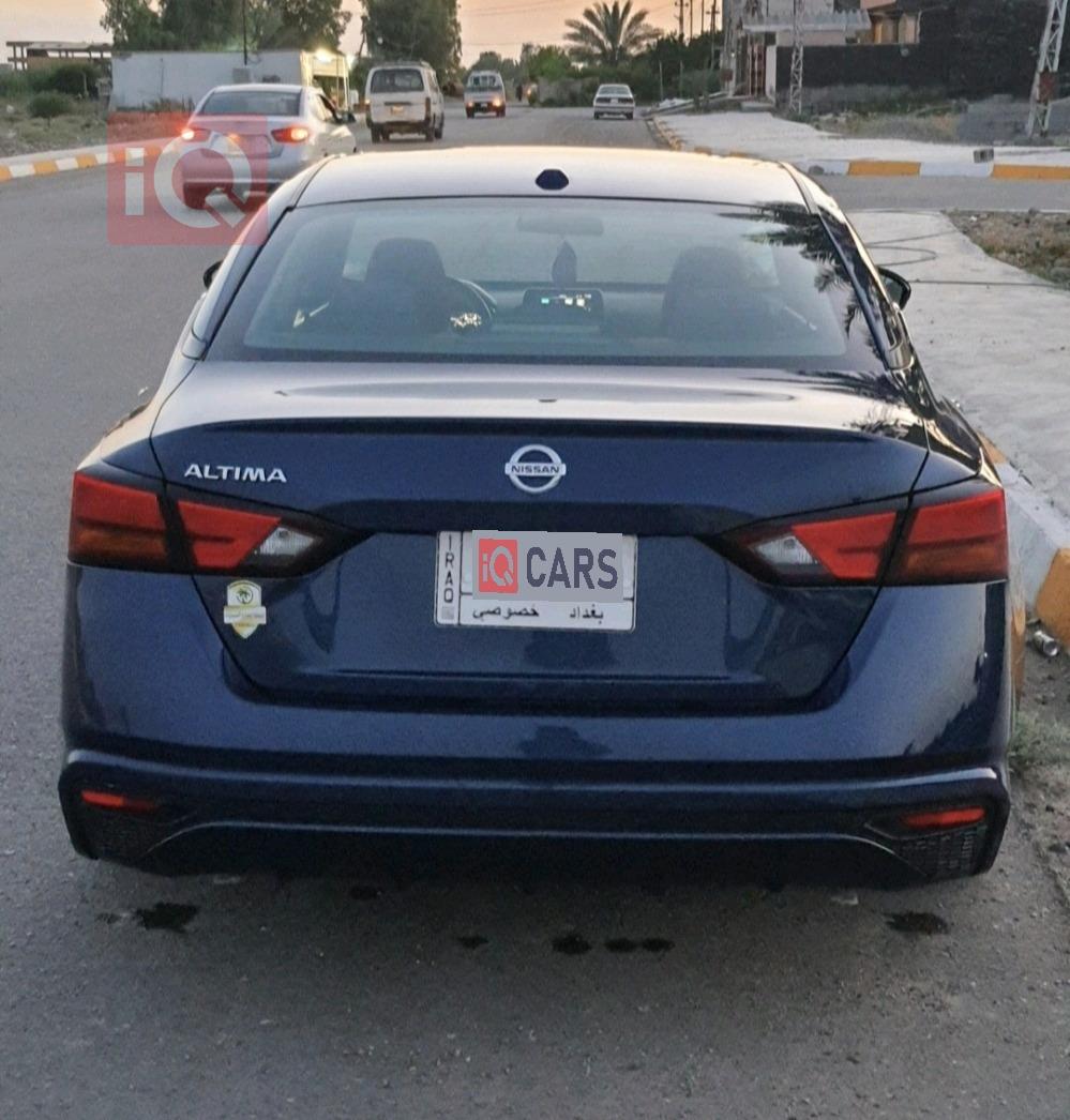 نيسان ألتيما